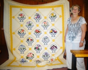 Hand Quilt - 1st - Evelyn Ponka - Grandmothers Garden